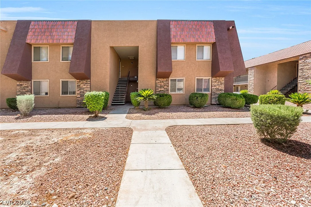 2 bed, 2.0 bath, 978 sqft, $1,300 — Photo 2