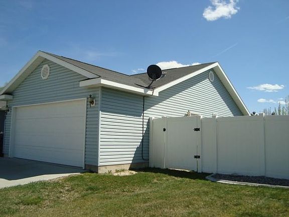 4th image of 153 Southwood Ave W