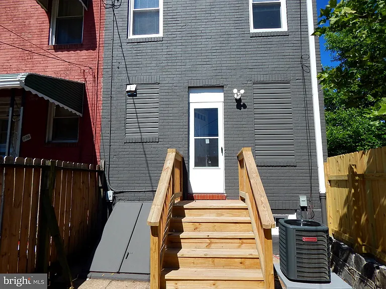 301 Cornwall St — Photo 17