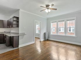 6100-6118 N Winthrop