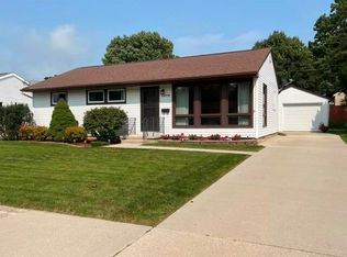 1216 Orchard Dr, Manitowoc, WI 54220
