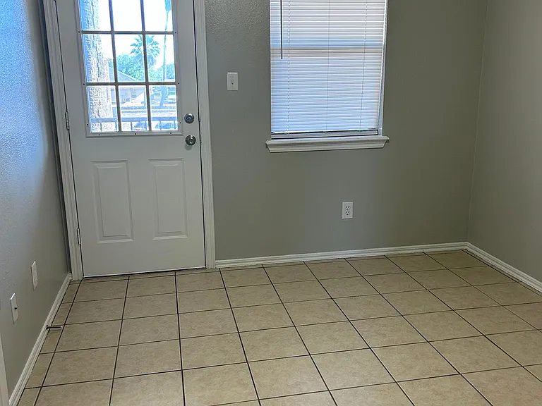 Las Violetas Apartments — Photo 68