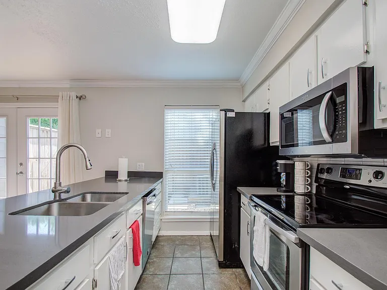 5807 Beverly Hill St #16 — Photo 8