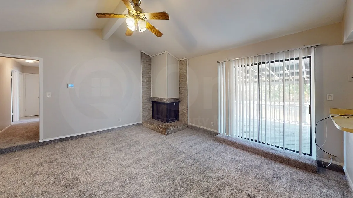 3 bed, 2.0 bath, 1182 sqft, $1,800 — Photo 3