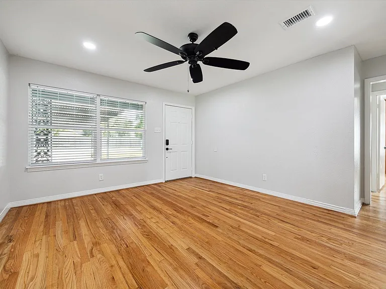 522 Barkley St — Photo 16