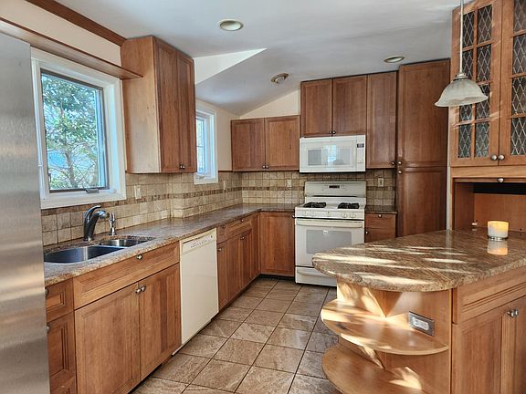 3rd image of 298 Audubon Rd