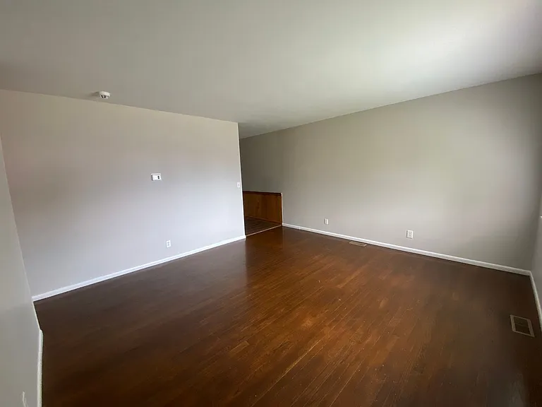 237 Vanderbilt Dr — Photo 3