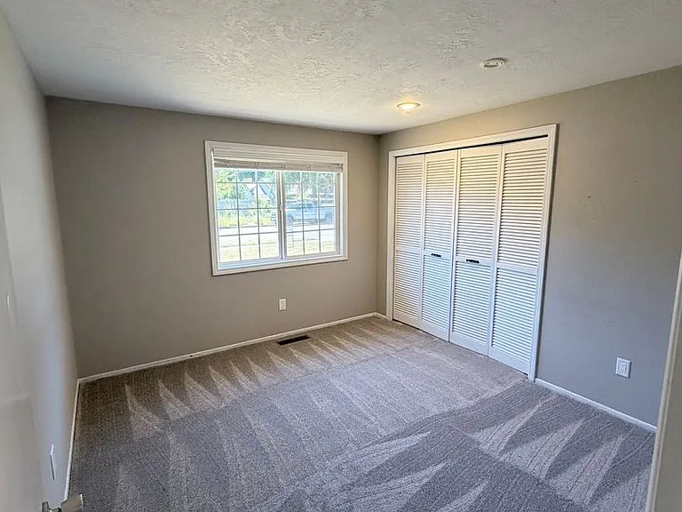 6388 Doral Dr SE — Photo 9