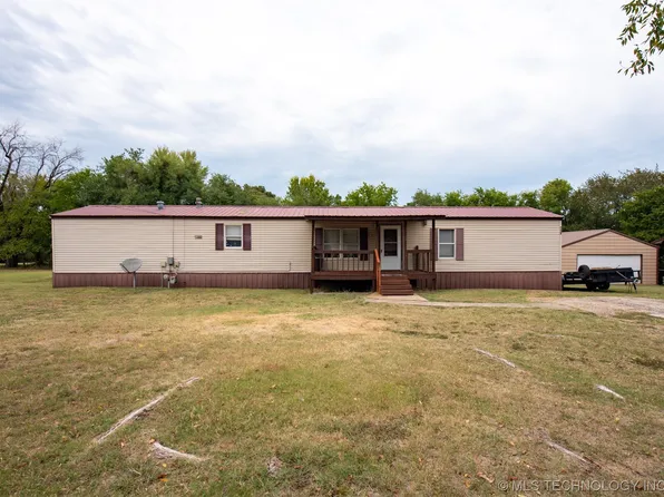 719 W Young Ave, Stilwell, OK 74960