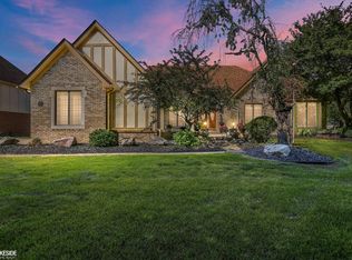 52941 Royal Forest Dr, Shelby Township, MI 48315