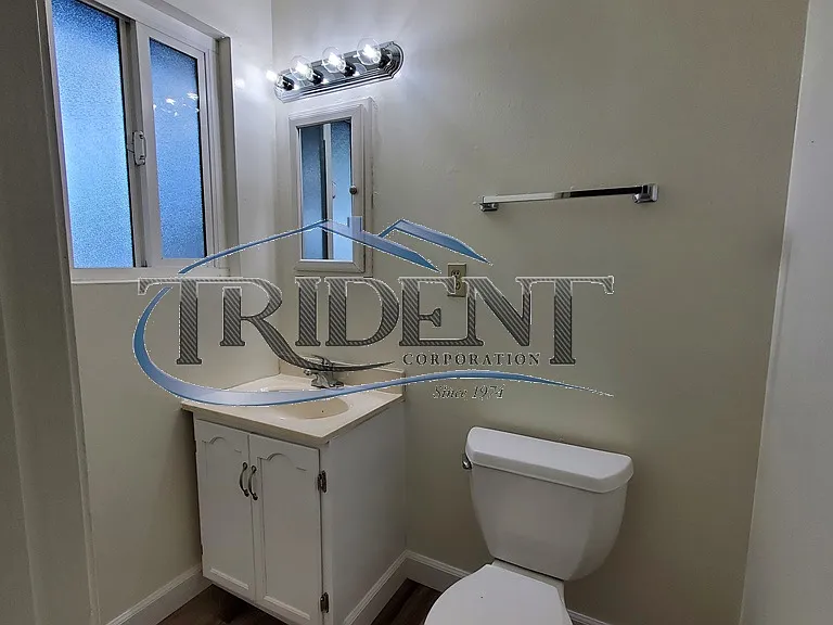 745 Queens Ave — Photo 11