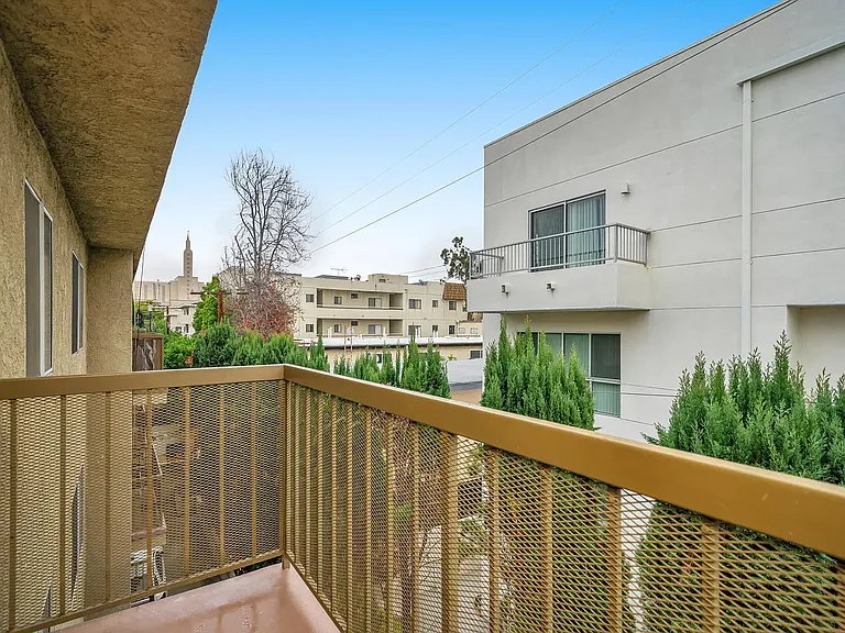 1946 Selby Apartments — Photo 14