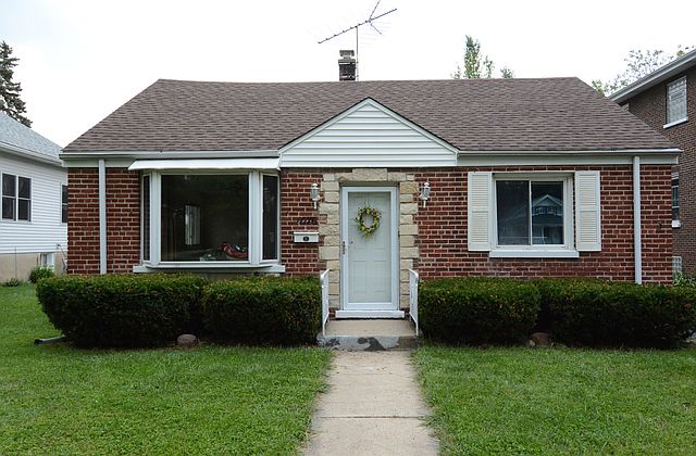 1st image of 1076 Woodlawn Ave