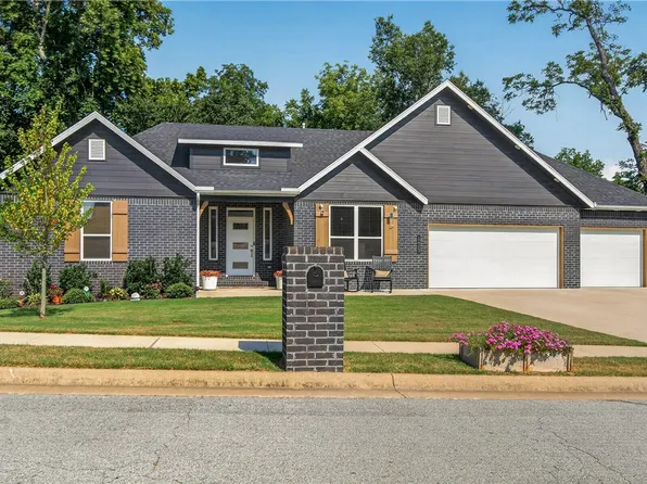1423 Lee St, Pea Ridge, AR 72751