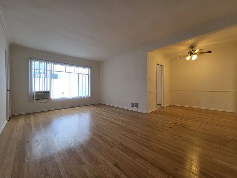 1059 S Wooster St #4 — Photo 3