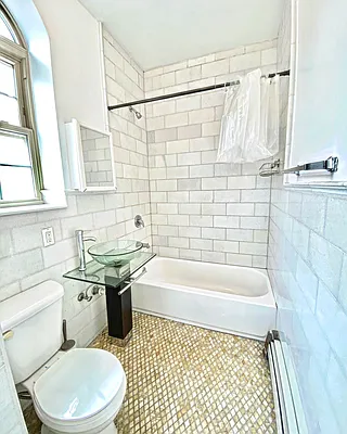 Rented by Amorelli Realty | media 24