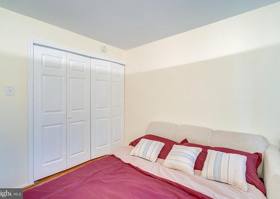 2nd image of 160 Talbott St APT 160