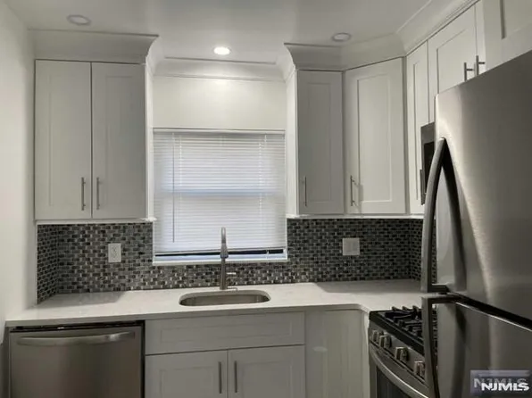 2165C N Central Rd #C, Fort Lee, NJ 07024