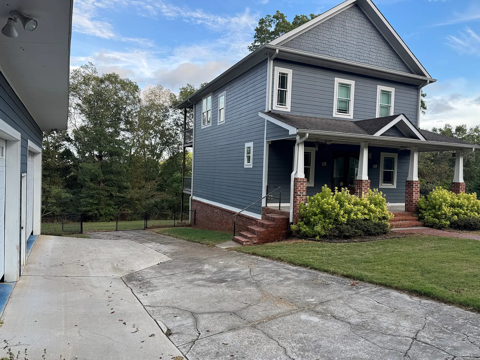 3 bed, 3.5 bath, 3240 sqft, $2,950 — Photo 2