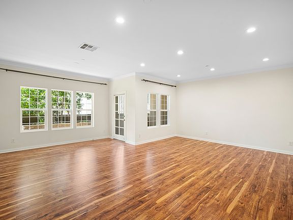 5th image of 415 E Dryden St Unit 108