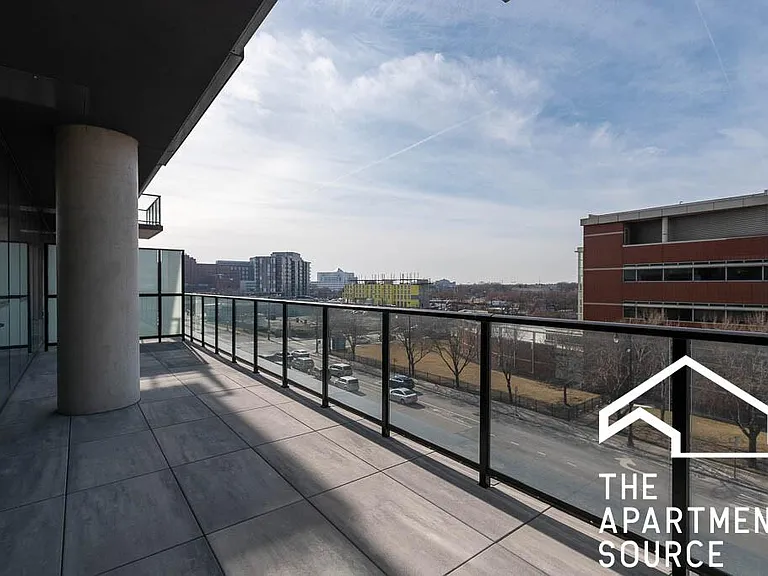 513 S Damen Ave — Photo 19