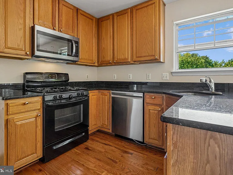 14677 Cloverdale Rd — Photo 21