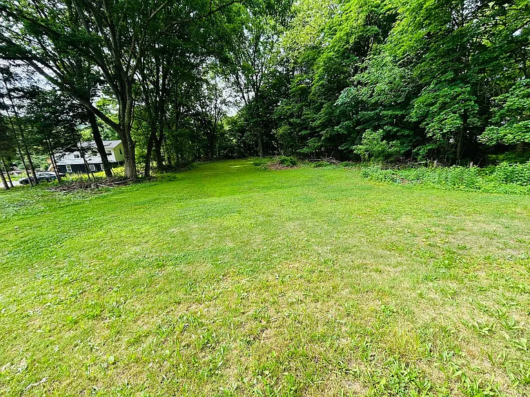 355 E Brown St — Photo 14