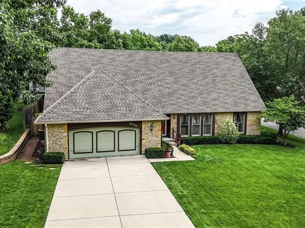 8206 Parkhill Cir, Lenexa, KS 66215