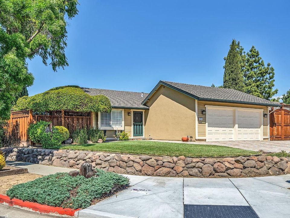 1st image of 2522 Sugarplum Dr