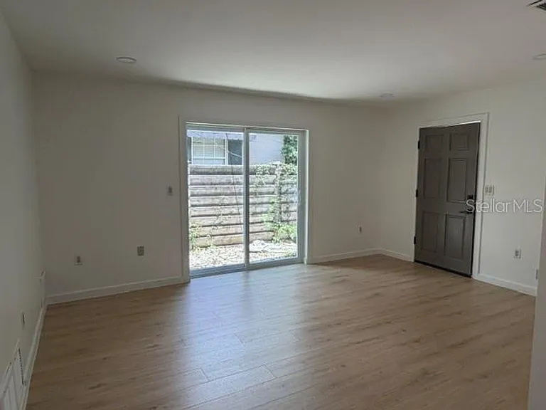 1407 Park Lake St — Photo 5