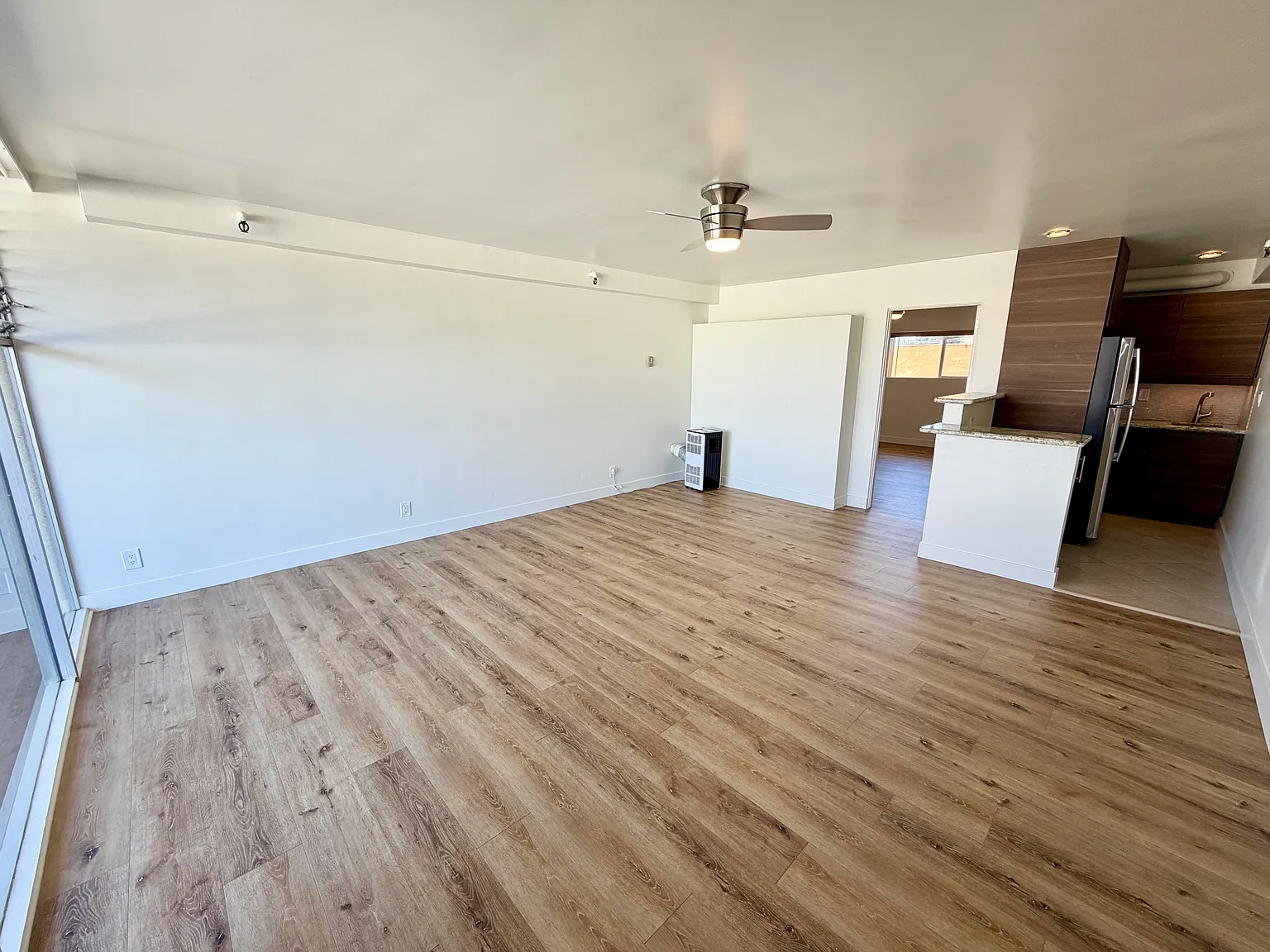 1 bed, 550 sqft, $2,400 — Photo 2