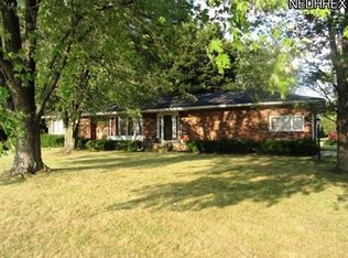 1512 Hartville Rd, Atwater, OH 44201