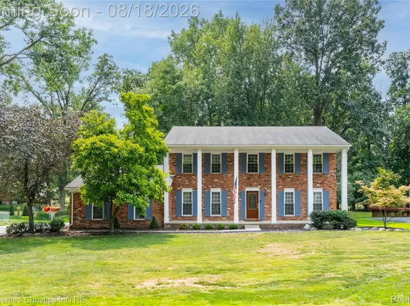 5805 Glen Eagles Dr, West Bloomfield, MI 48323