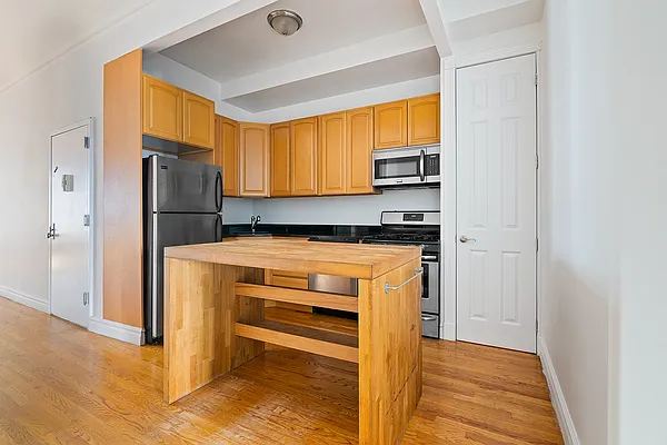 Rented by SERHANT. | media 16