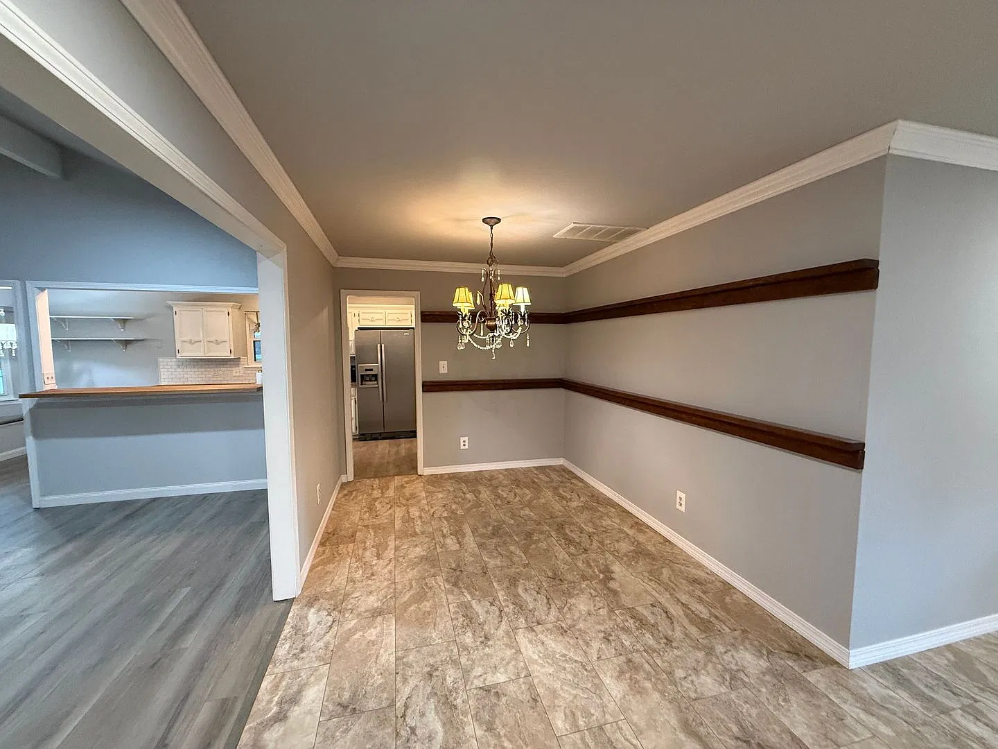 Beautiful 3 Bedroom 2 Bathroom Now Available! — Photo 4