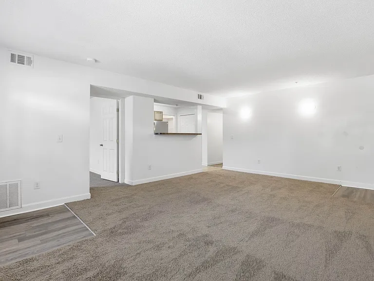 Plantation Oaks Apartments — Photo 12