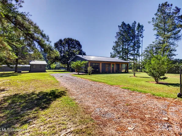 646 Stump Texas Rd, Lumberton, MS 39455