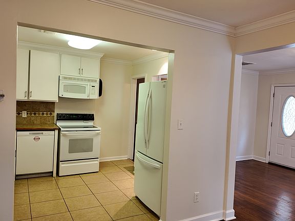 4th image of 4146 Philwood Ave