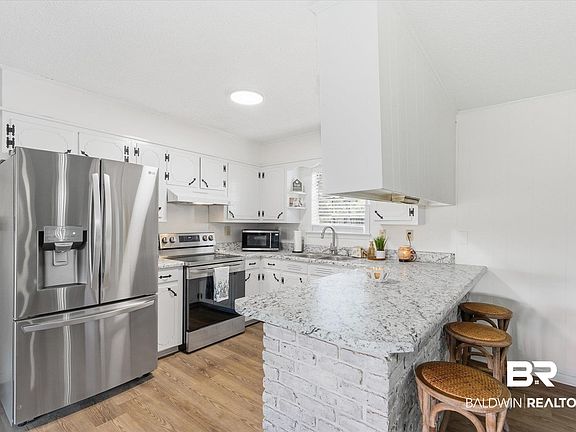 4th image of 6 Oak Ave
