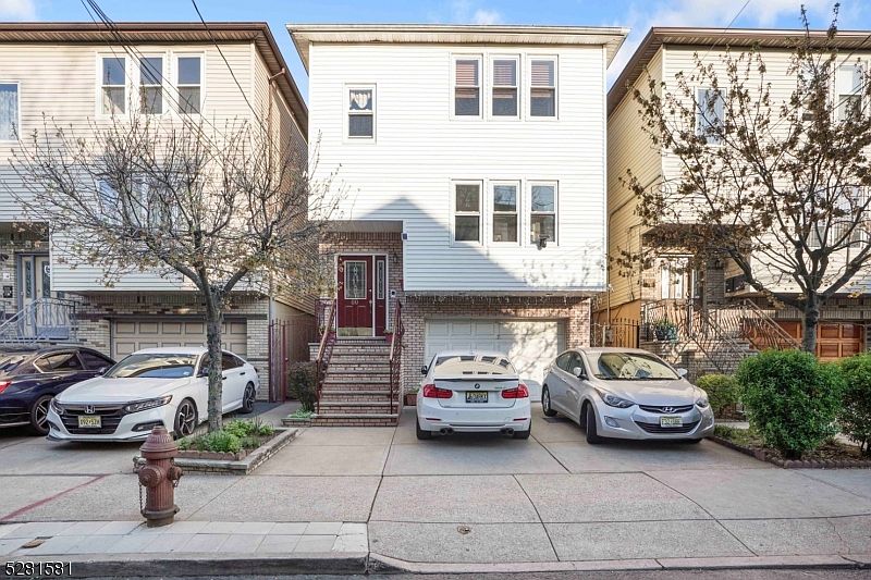 1st image of 80 Van Buren St