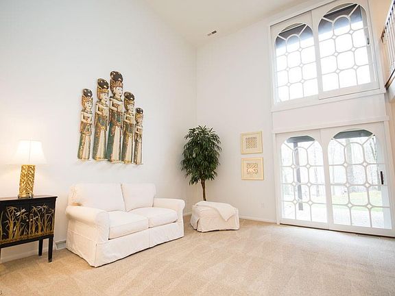 5th image of 320-46 Windward Cir
