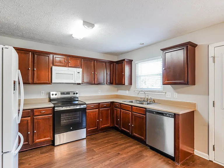 2809 Windcrest Trl — Photo 8
