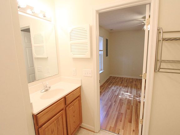 4th image of 351 Emerson Ln