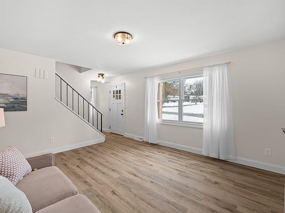 4th image of 52191 Carriage Hills Dr