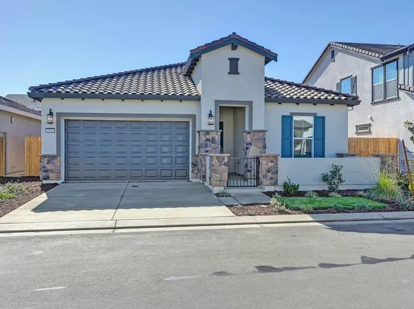1933 Carmel Ranch Cir, Oakdale, CA 95361