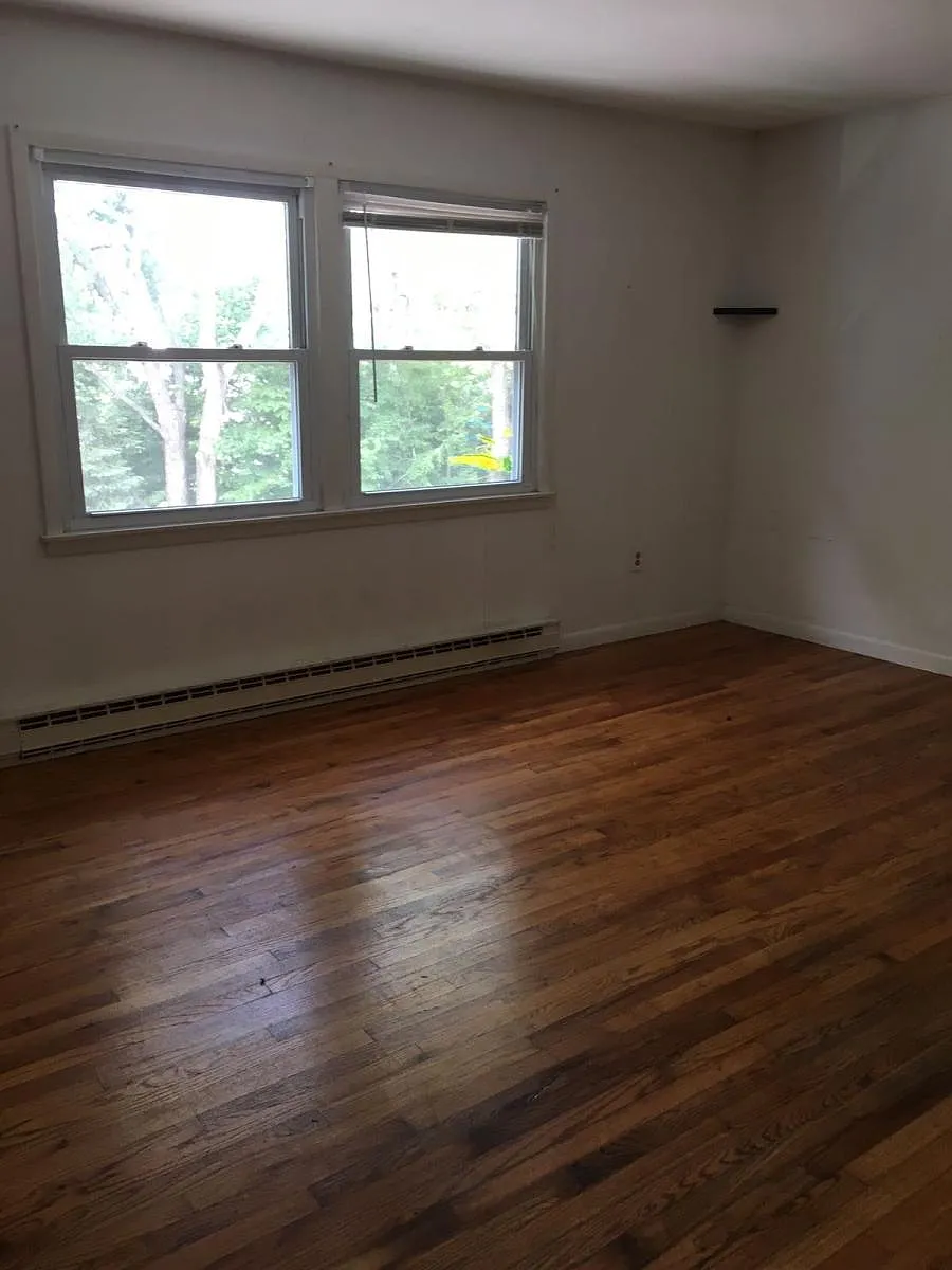 Bedroom - 8 Malden Ave #8B