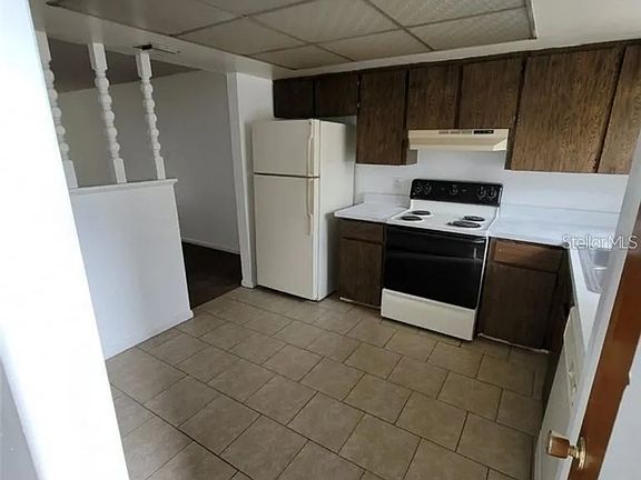3rd image of 7077 Balboa Dr