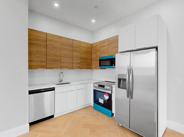 1 Jackson St #204