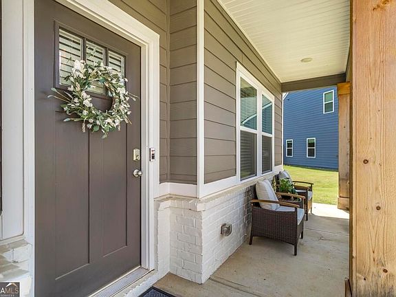 3rd image of 111 Corn Field Cir