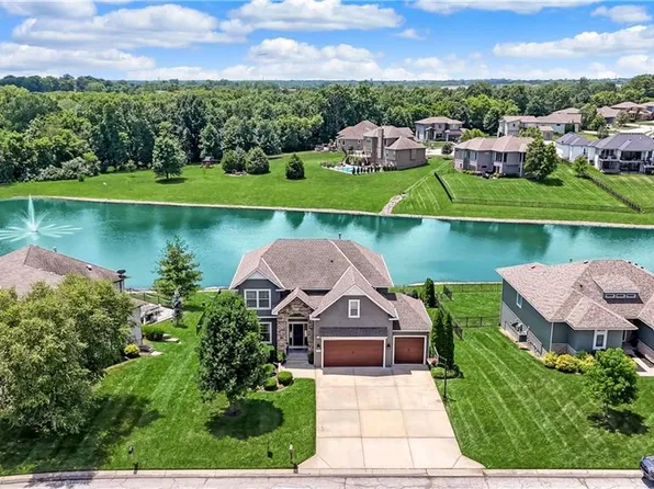 1216 Hillmann Ln, Warrensburg, MO 64093